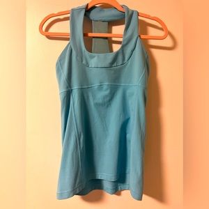 Lululemon size 4/6 Light blue Scoop neck tank w/ built in bra/mesh on back, EUC!